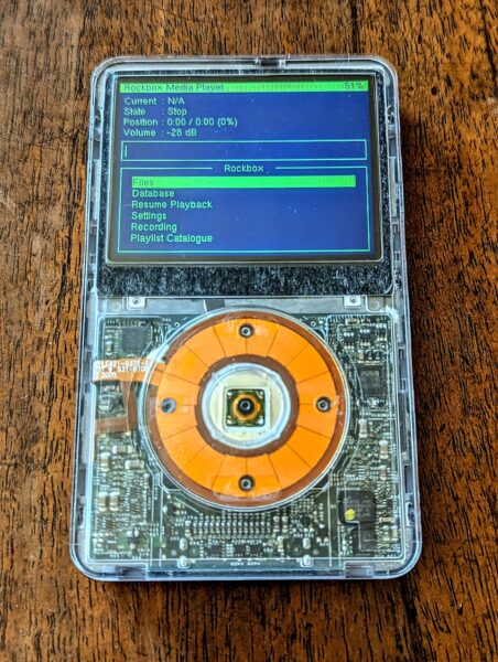 iPod classic 5. Generation mit transparentem Case und Rockbox