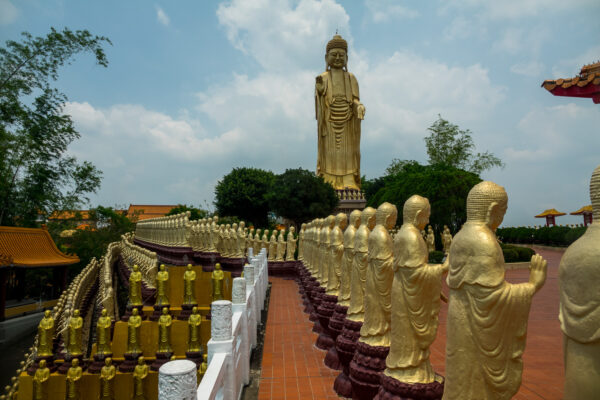 37m hohe goldene Buddhastatue von Fu Guang Shan