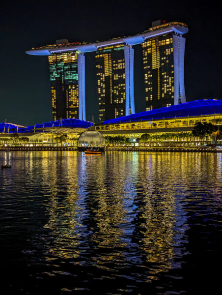 Das Marina Bay Sands bei Nacht